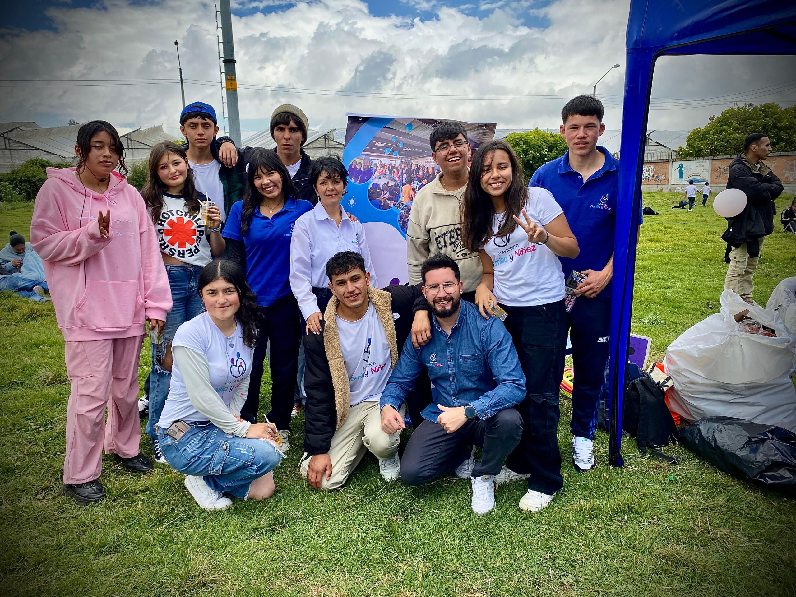 Voluntariado trabajando en equipo